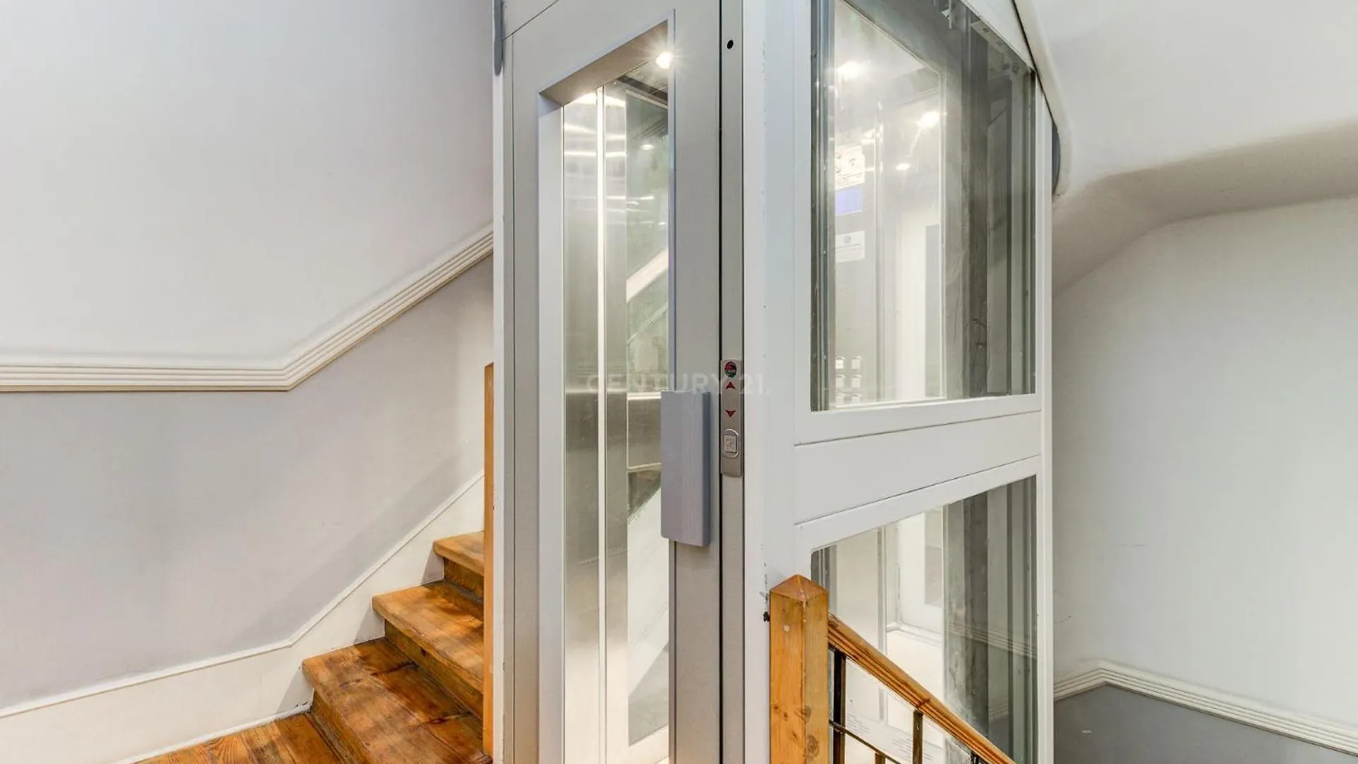 Проживание в семье Quarto Grande Com Varanda E Vista Para A Cidade Лиссабон