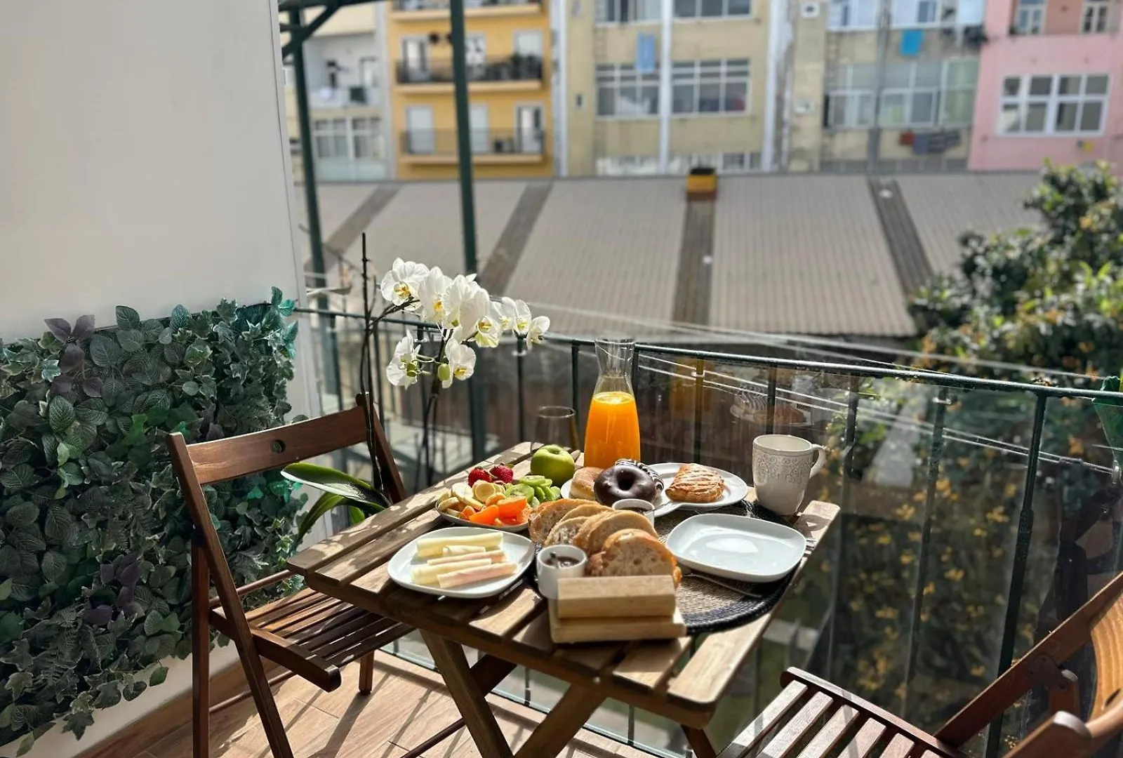 Quarto Grande Com Varanda E Vista Para A Cidade Лиссабон 0*,  Португалия