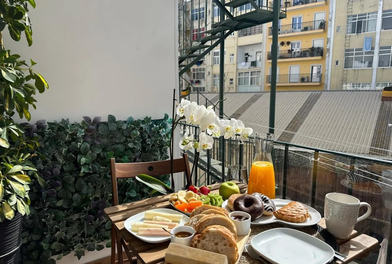 Quarto Grande Com Varanda E Vista Para A Cidade Лиссабон Проживание в семье